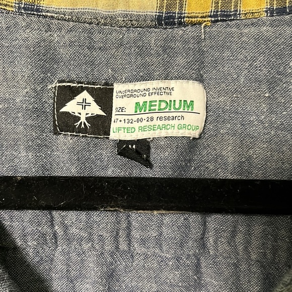 LRG flannel - Picture 2 of 4